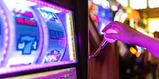 Bàn chơi Live Casino 23wim với dealer thật phát sóng trực tiếp tại Việt Nam